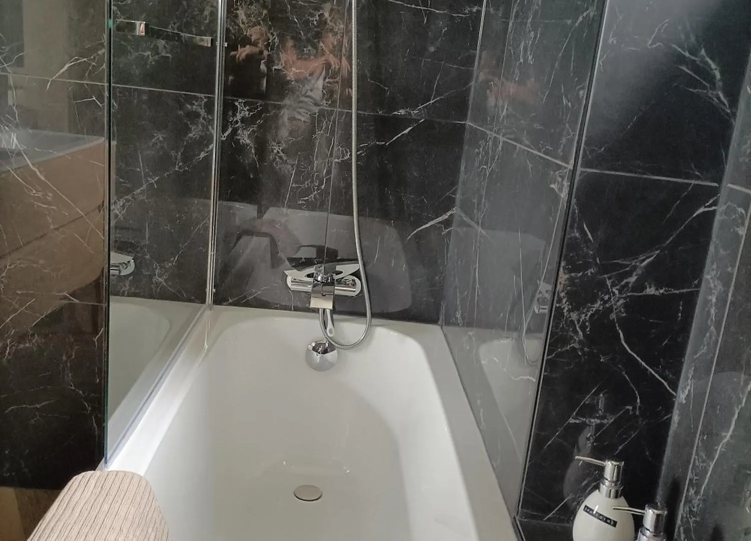 Maison Au Calme, Proche Du Centre De Landerneau 0*,